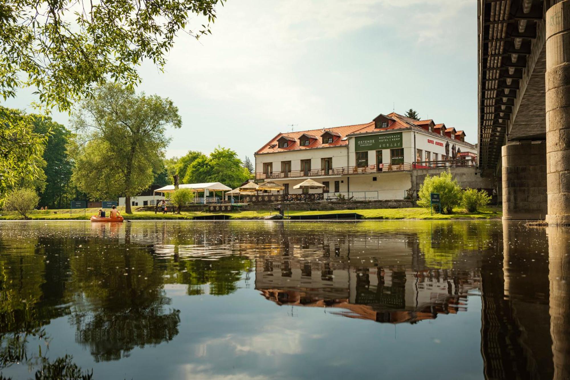 Hotel Ostende Chocerady ภายนอก รูปภาพ