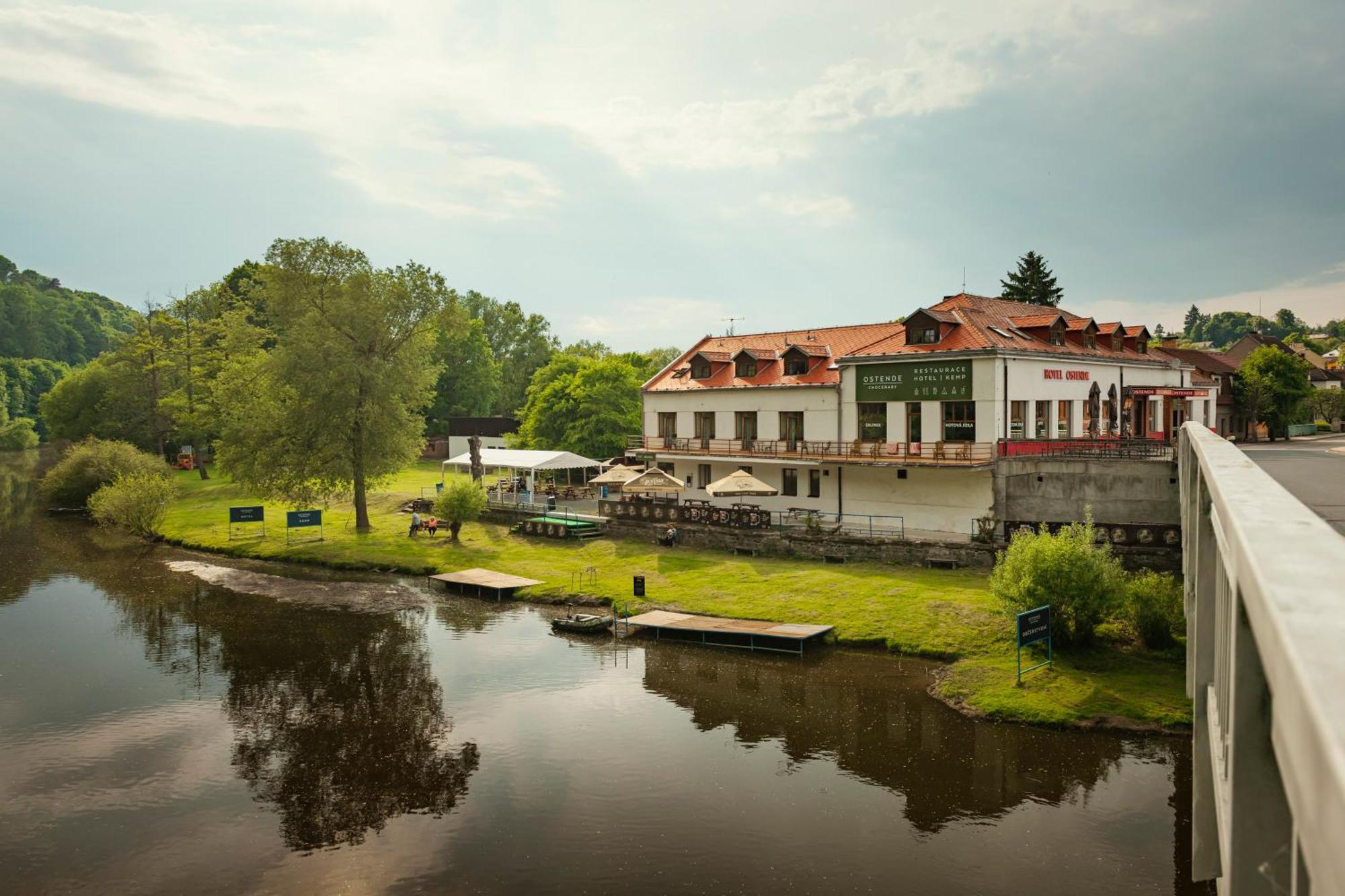 Hotel Ostende Chocerady ภายนอก รูปภาพ